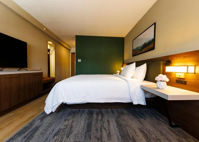 Monarch Hotel & Conference Center