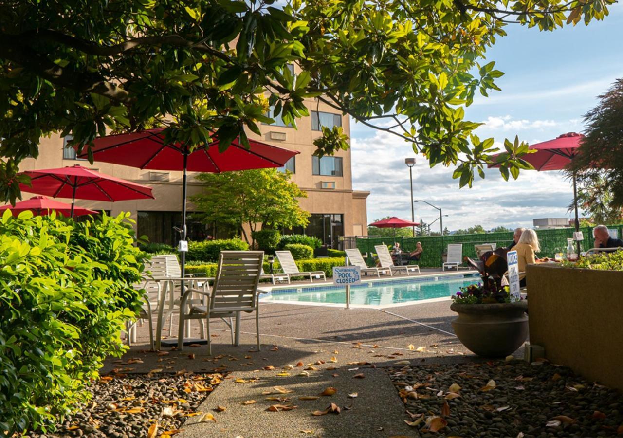 Monarch & Conference Center Hotel 3*