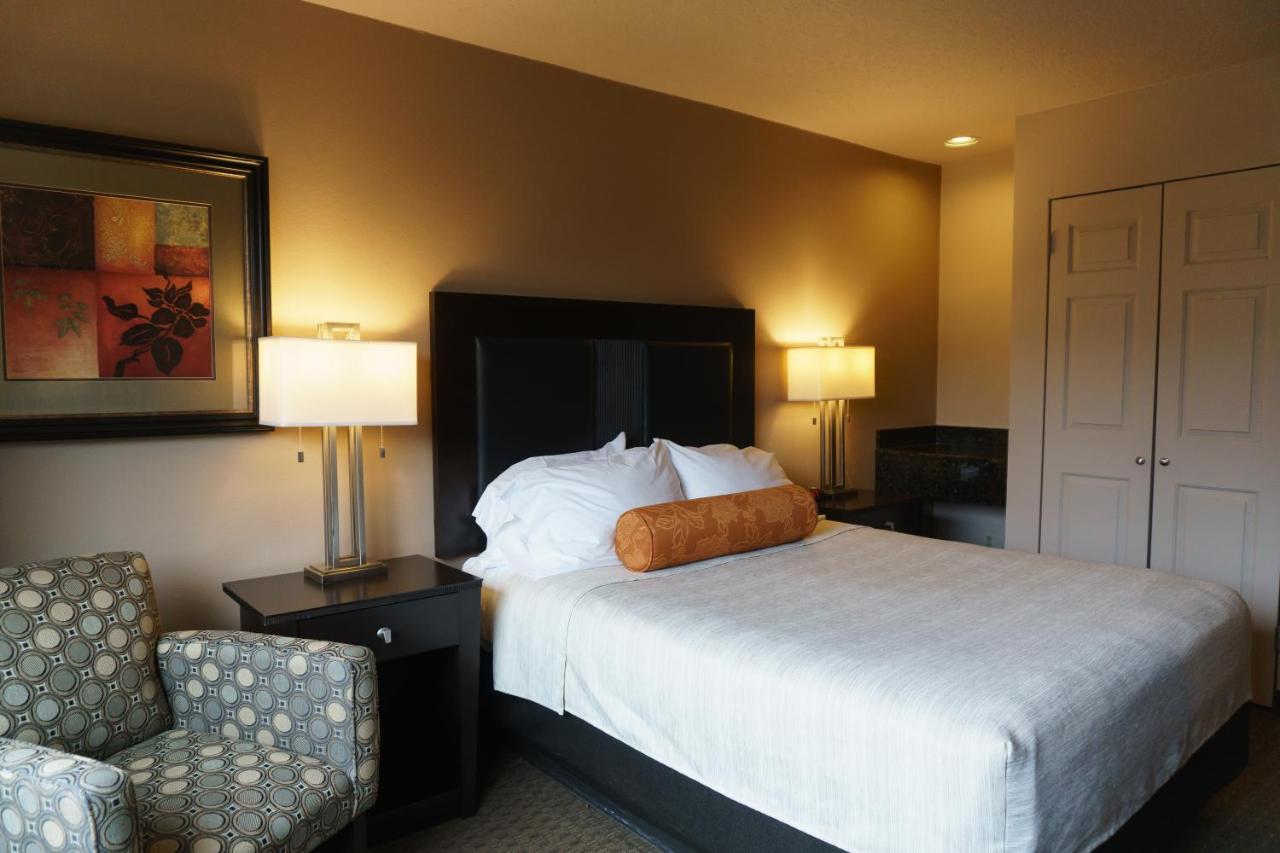 Monarch & Conference Center 3*
