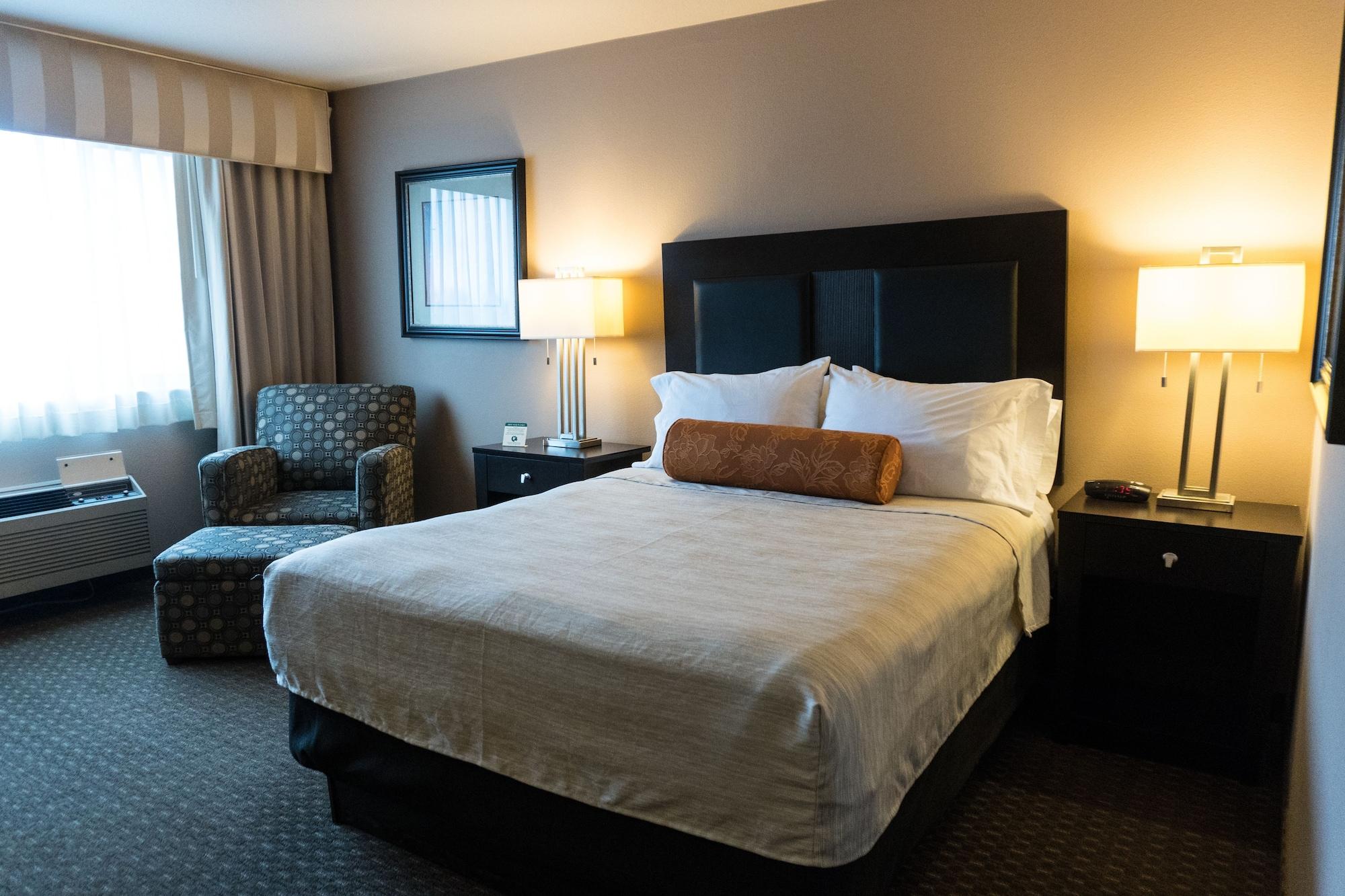 Hotel Monarch & Conference Center 3*