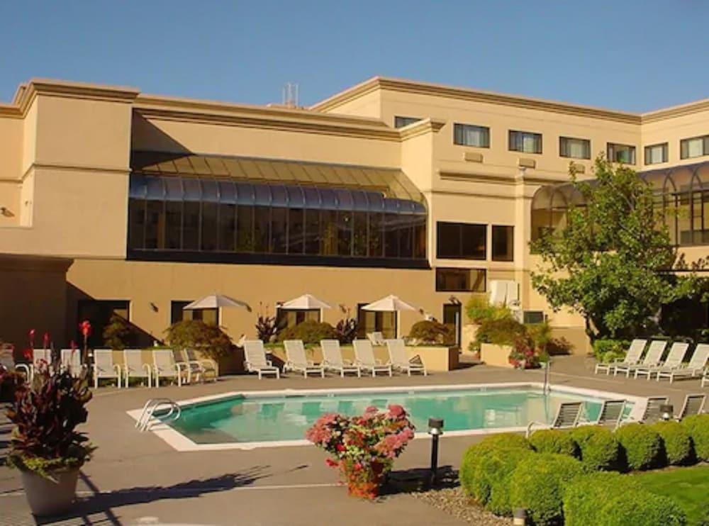 Monarch & Conference Center Hotel Clackamas