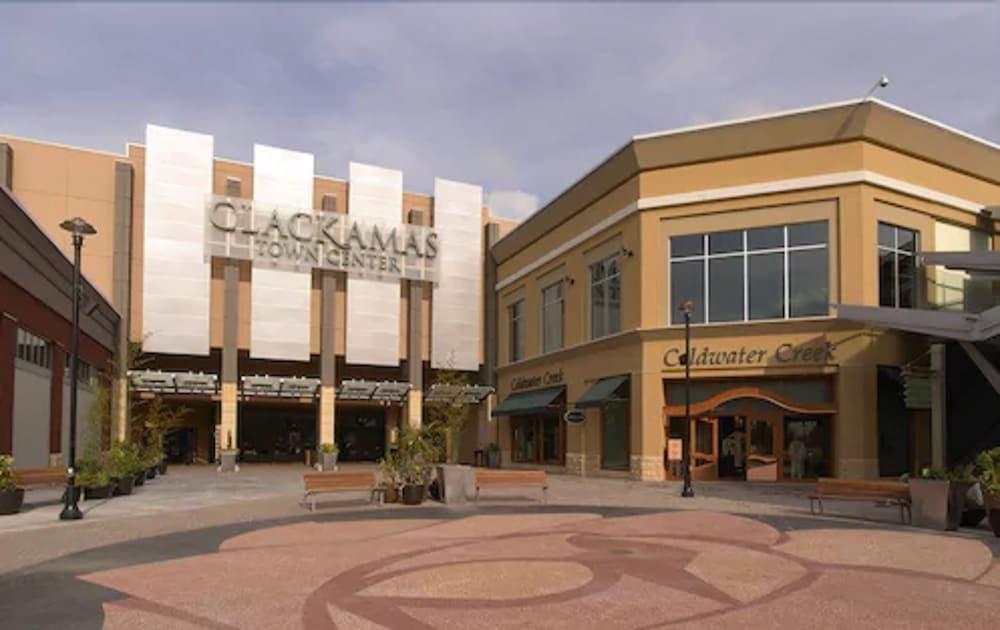 Monarch & Conference Center Hotel 3*