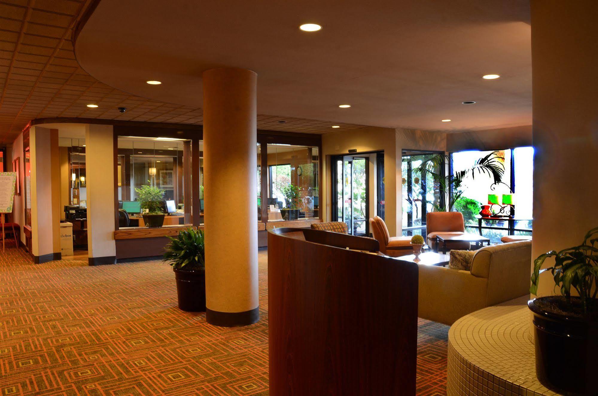 Hotel Monarch & Conference Center