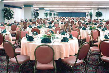 Monarch & Conference Center 3*