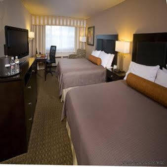 Hotel Monarch & Conference Center 3*